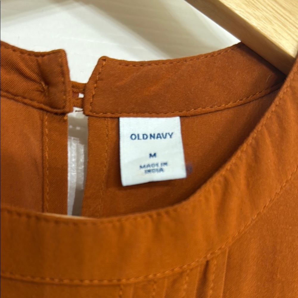Old Navy Orange Sleeveless Pleated Blouse with Mandarin Collar - Picture 2 of 2